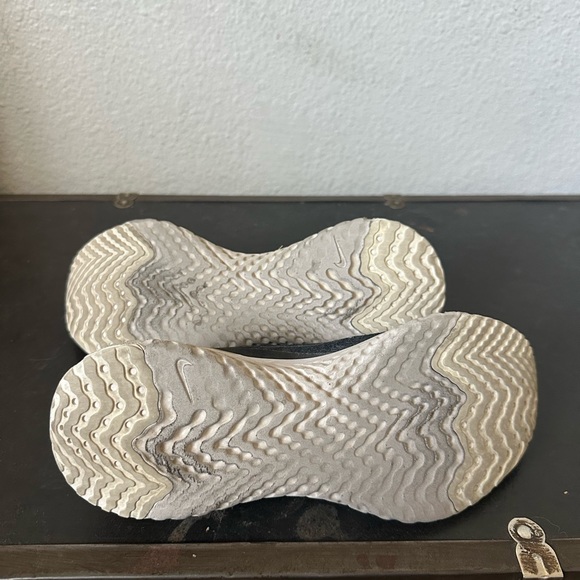 Nike Epic Phantom React Slip On Sneakers - Picture 4 of 4